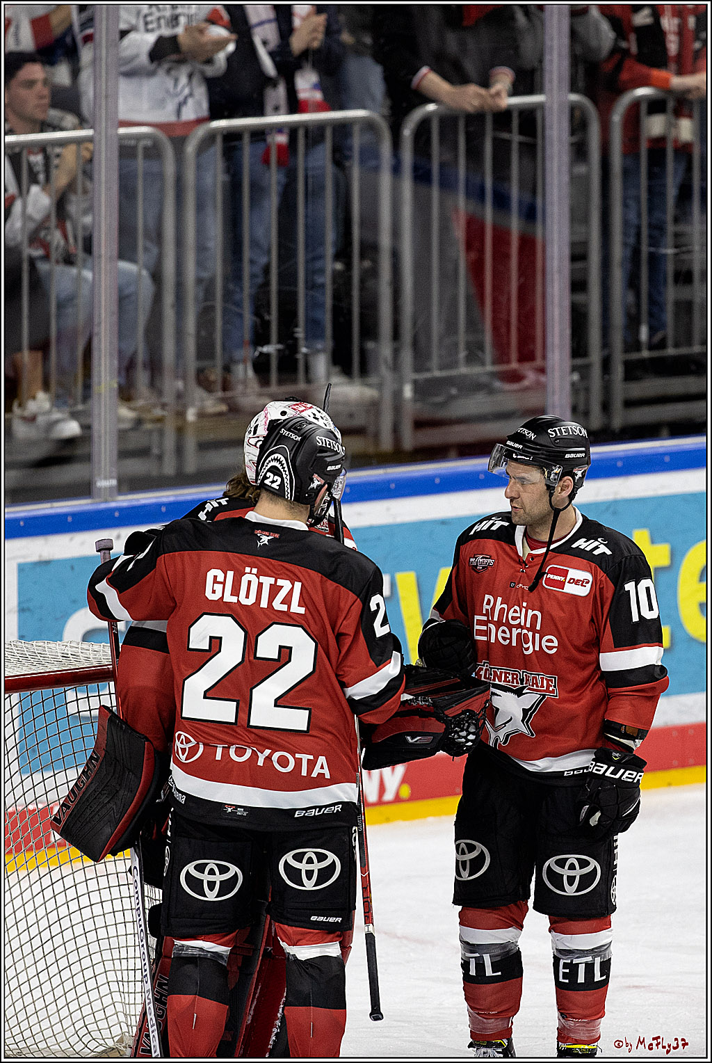 PENNY DEL Viertelfinale 2. Spiel;  Koelner Haie - Eisbaeren Berlin; Koeln, 12.04.2022